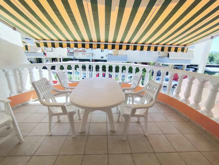 Terraza con toldo